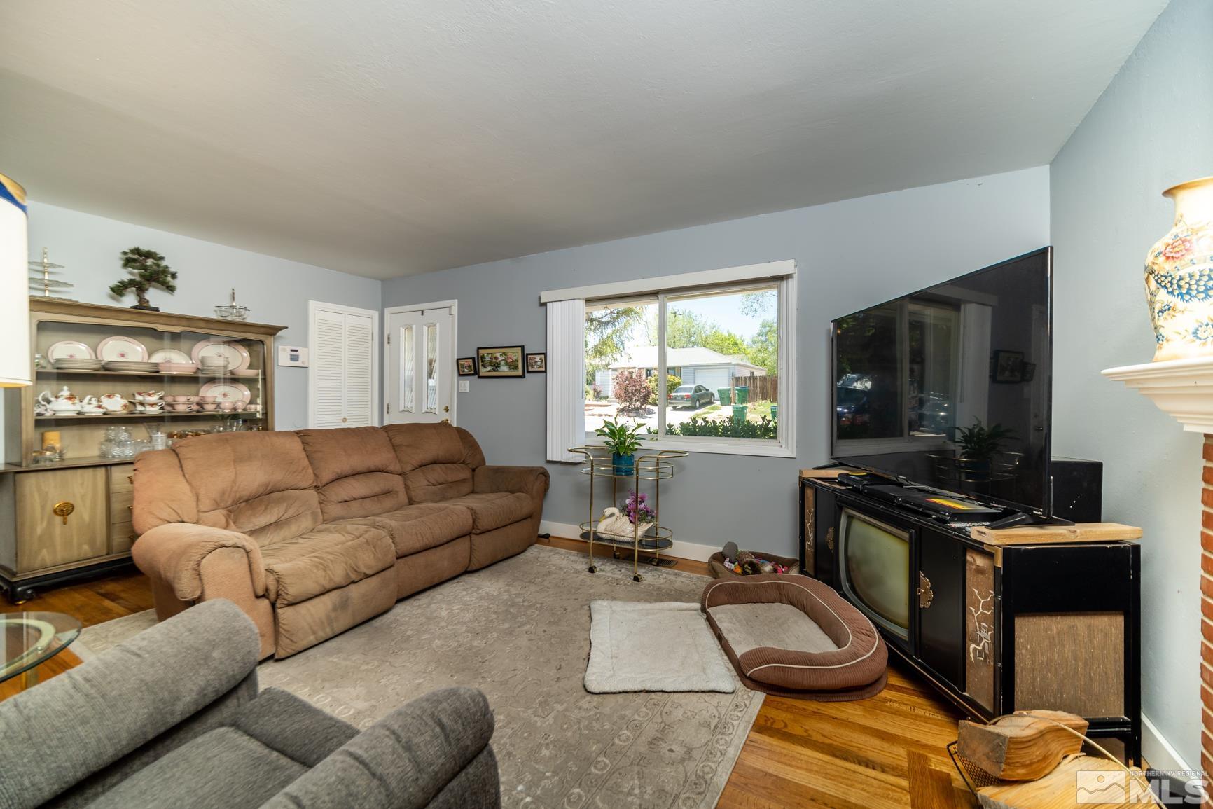 780 Stoker Avenue Reno, NV 89503 - Photo 4 of 25 a living room with furniture a flat screen tv and a window