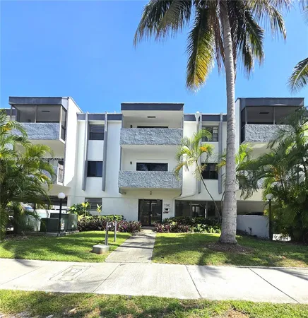 $2,375 | 3582 Northeast 171 Street, Unit 307, North Miami Beach, FL 33160