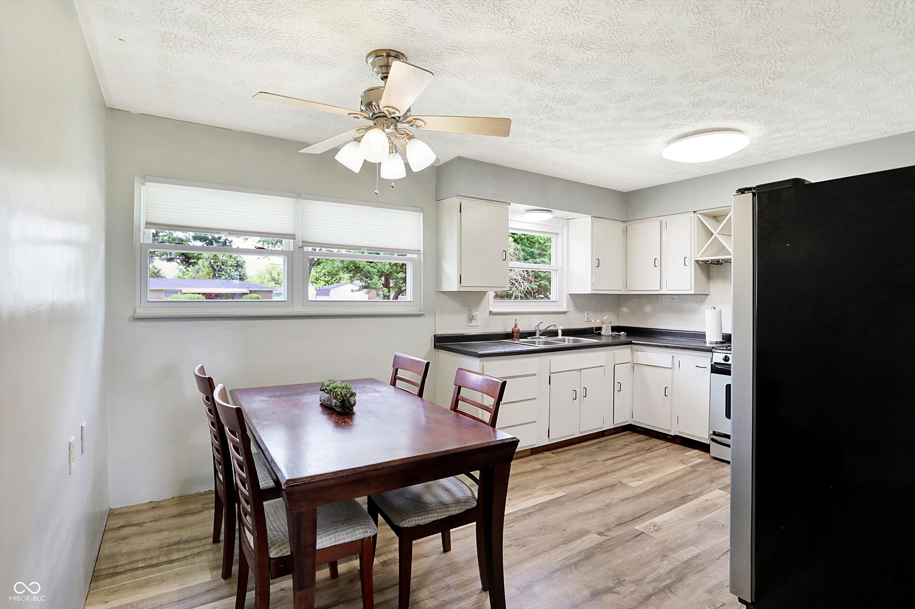 426 Mc Gregor Road Indianapolis, IN 46217 - Photo 12 of 35 Gallery Image 12