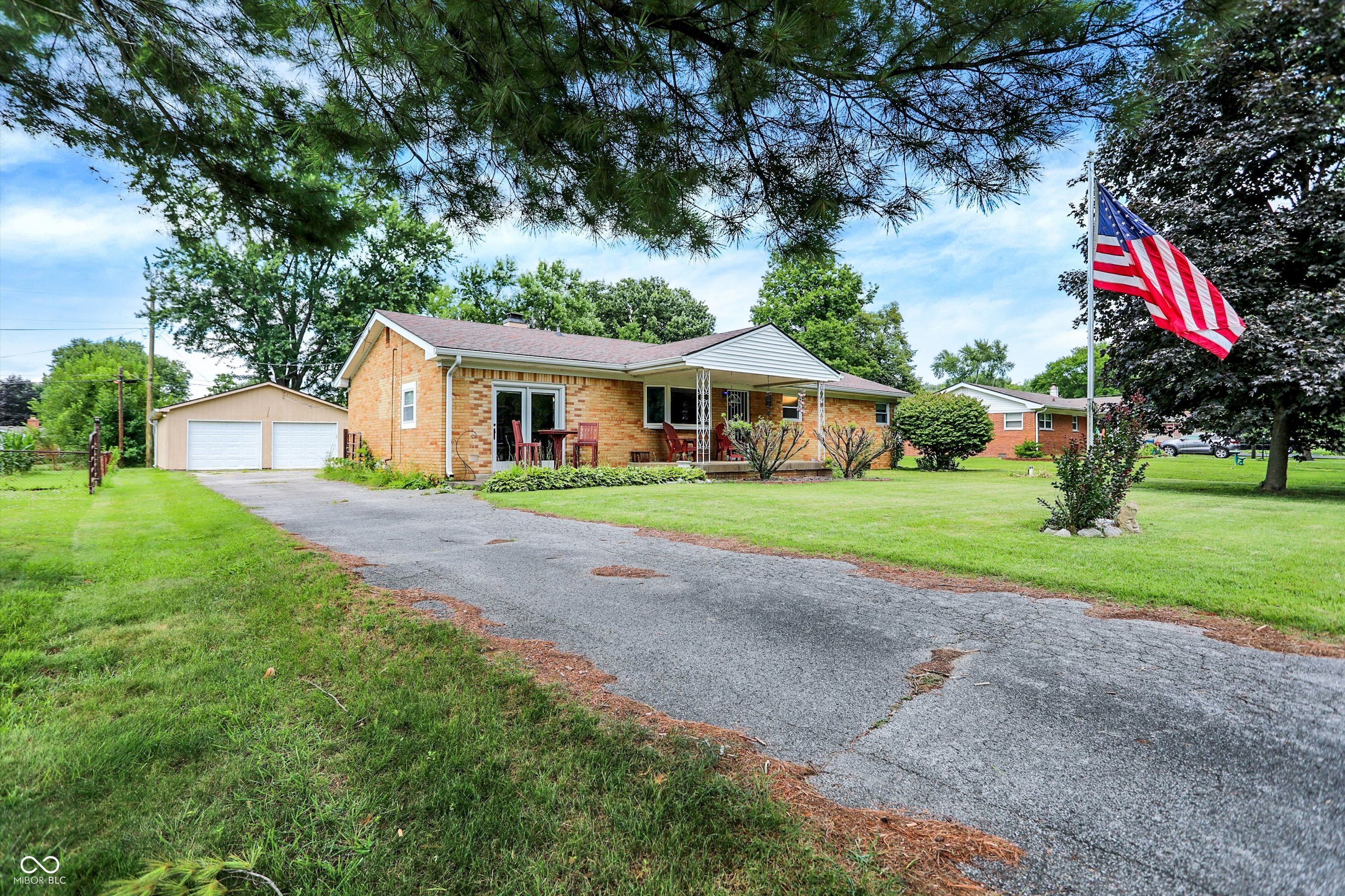 426 Mc Gregor Road Indianapolis, IN 46217 - Photo 3 of 35 Gallery Image 3