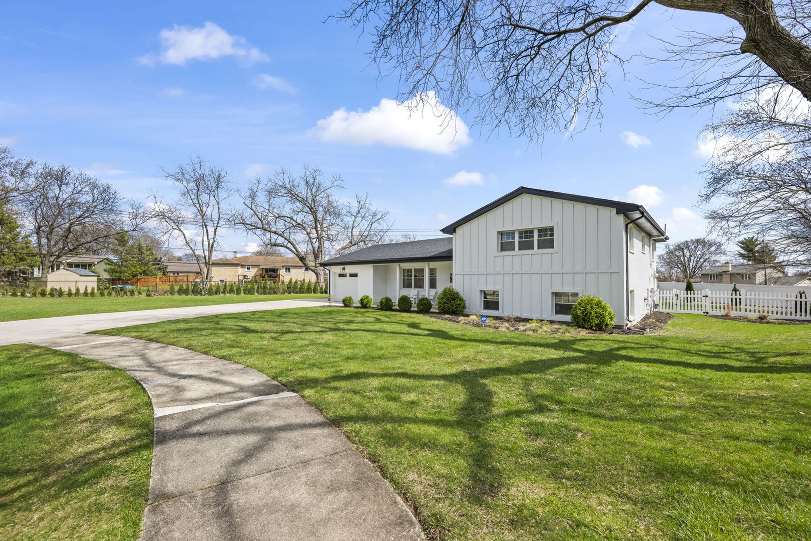 671 Hazel Court Roselle, IL 60172 - Photo 2 of 46