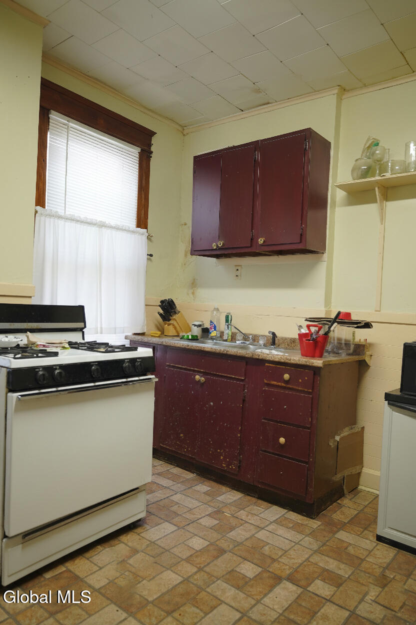 339 2nd Street Albany, NY 12206 - Photo 10 of 20 8.jpg