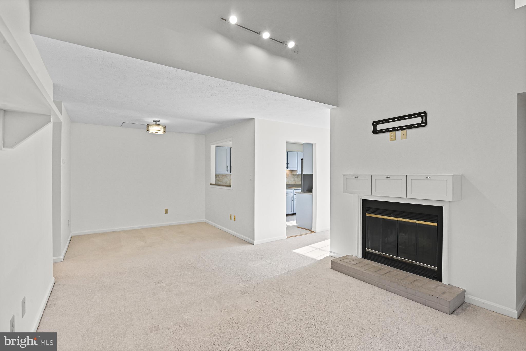 9971 Oakton Terrace Road Oakton, VA 22124 - Photo 4 of 22 Living Room