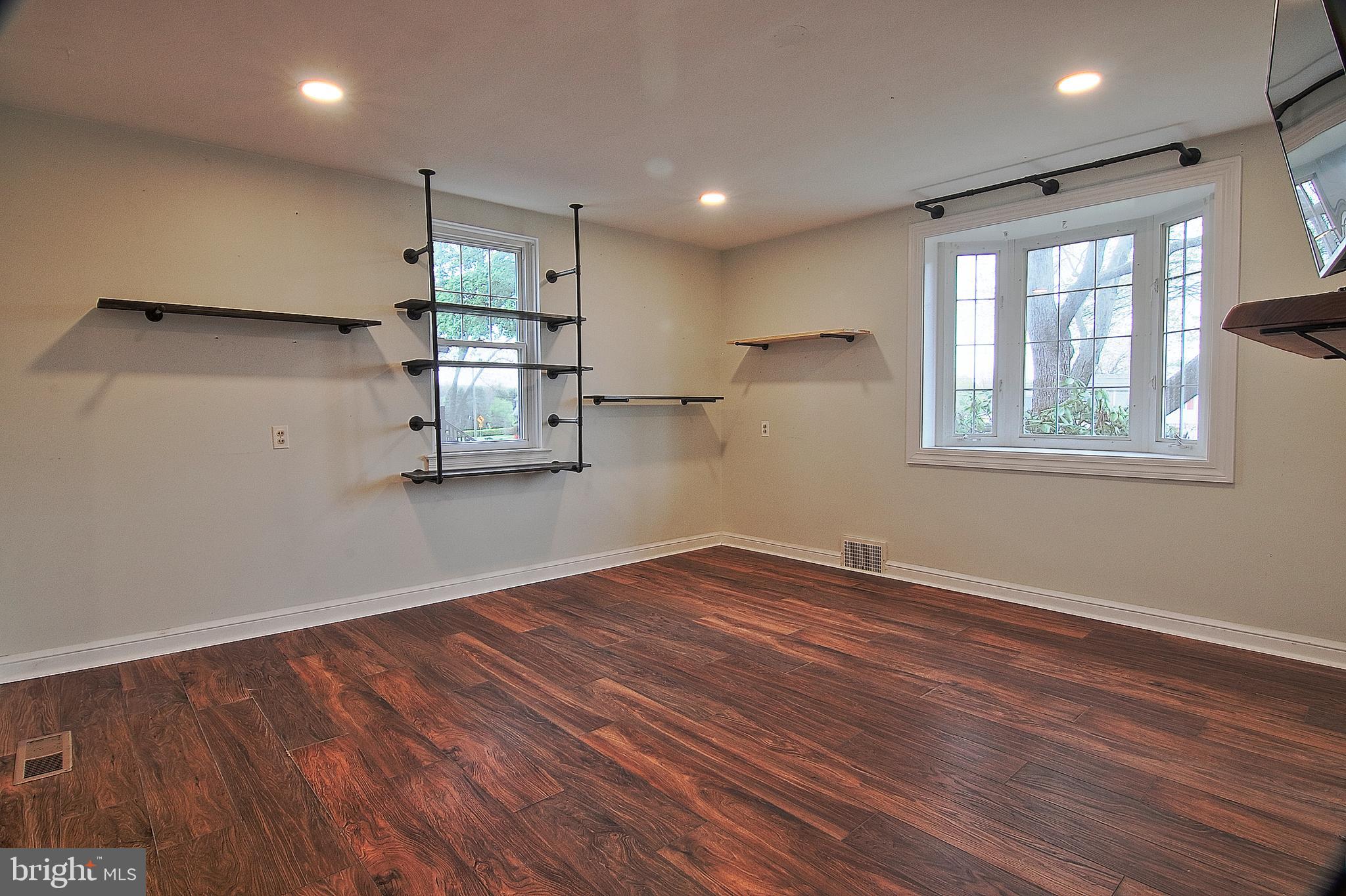 951 Grosstown Road Stowe, PA 19464 - Photo 15 of 34 Dining Room