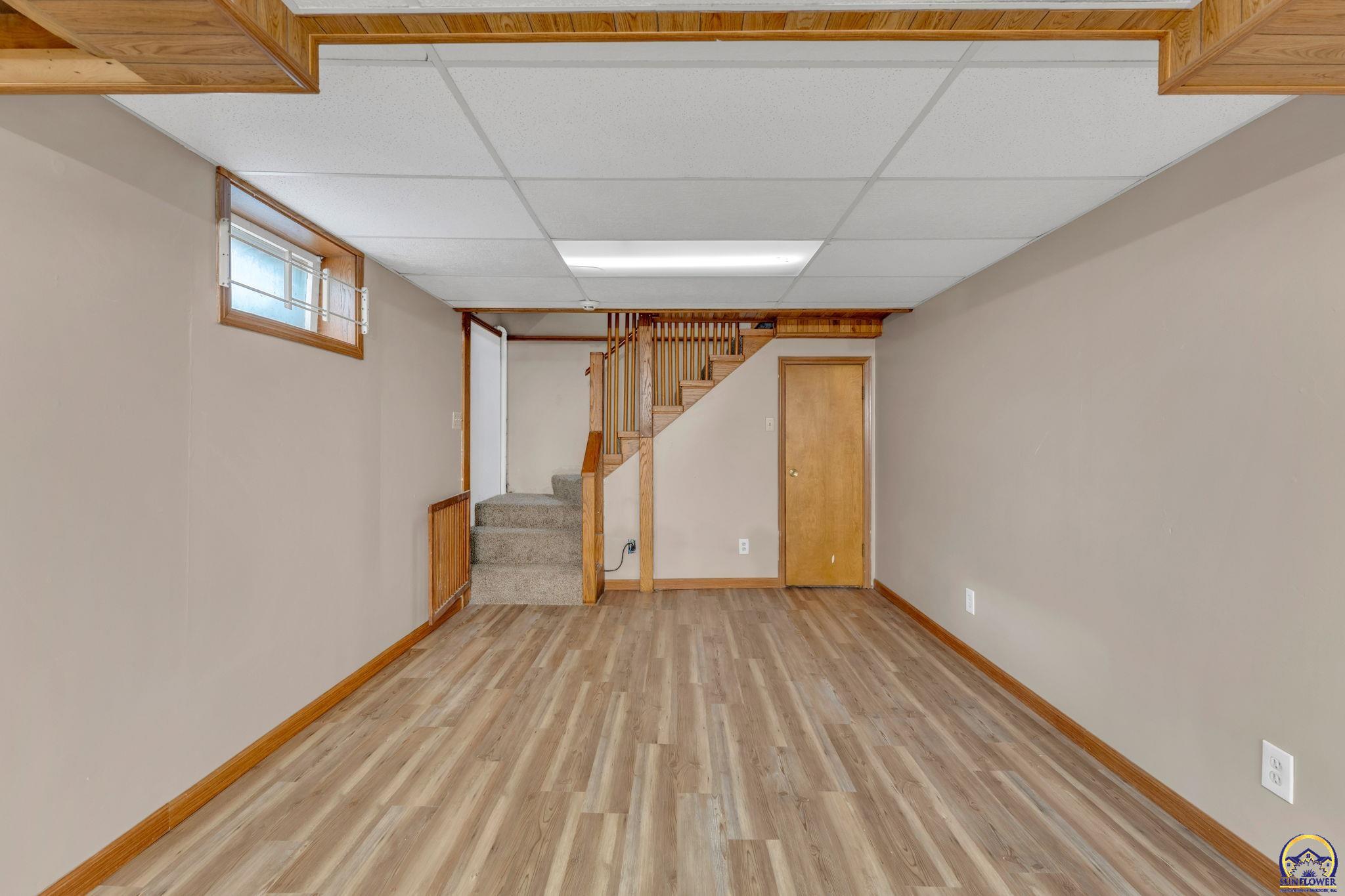 1635 Southwest Burnett Road Topeka, KS 66604 - Photo 25 of 36