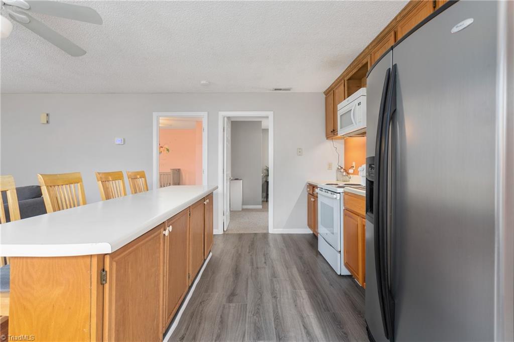 4306 Edgemore Road Greensboro, NC 27455 - Photo 10 of 26 SS refrigerator conveys