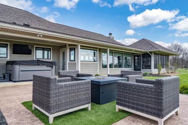 $725,000 | 9372 Garman Road, Leo, IN 46765