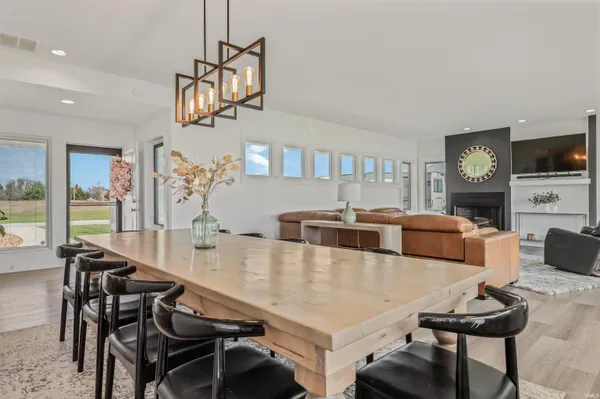 $725,000 | 9372 Garman Road, Leo, IN 46765