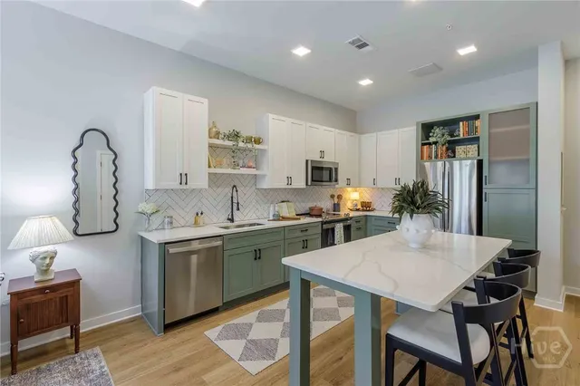 $1,476 | 1150 East Perry Lane, Unit A1, Savannah, GA 31401