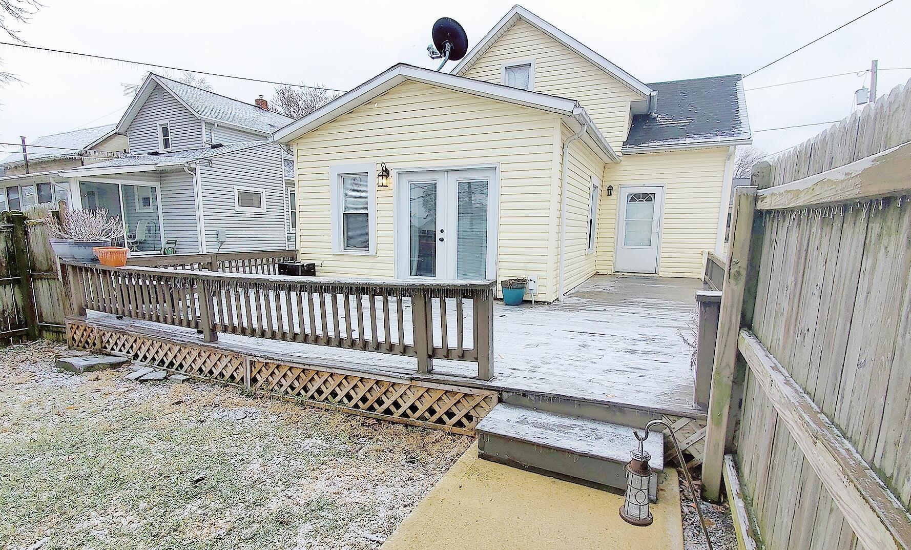 322 Reed Avenue Marion, OH 43302 - Photo 4 of 19 Back Deck