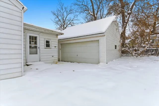 $165,000 | 33759 North Lake Shore Drive, Grayslake, IL 60030