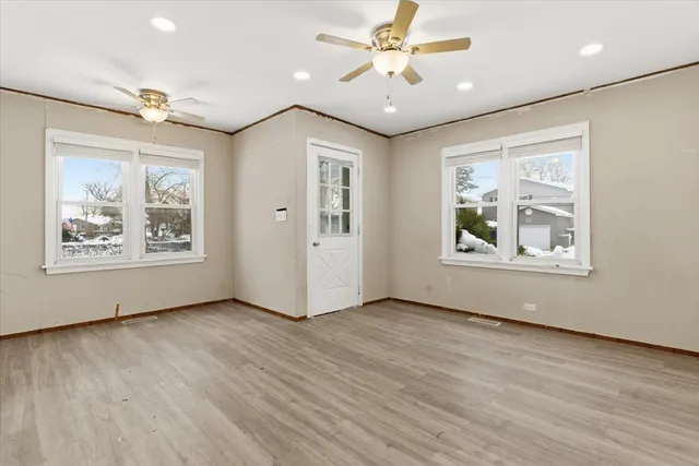 $165,000 | 33759 North Lake Shore Drive, Grayslake, IL 60030