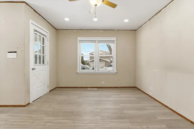 $165,000 | 33759 North Lake Shore Drive, Grayslake, IL 60030