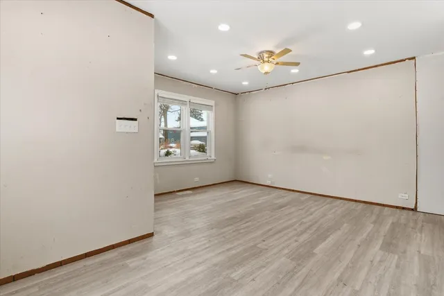 $165,000 | 33759 North Lake Shore Drive, Grayslake, IL 60030