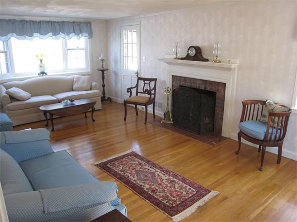 11 Elmcrest Road Wakefield, MA 01880 - Photo 4 of 18 Gallery Image 4