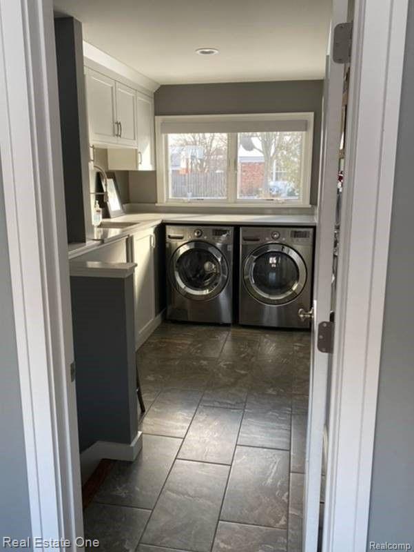 3790 Beach Road Troy, MI 48084 - Photo 21 of 28 First floor laundry