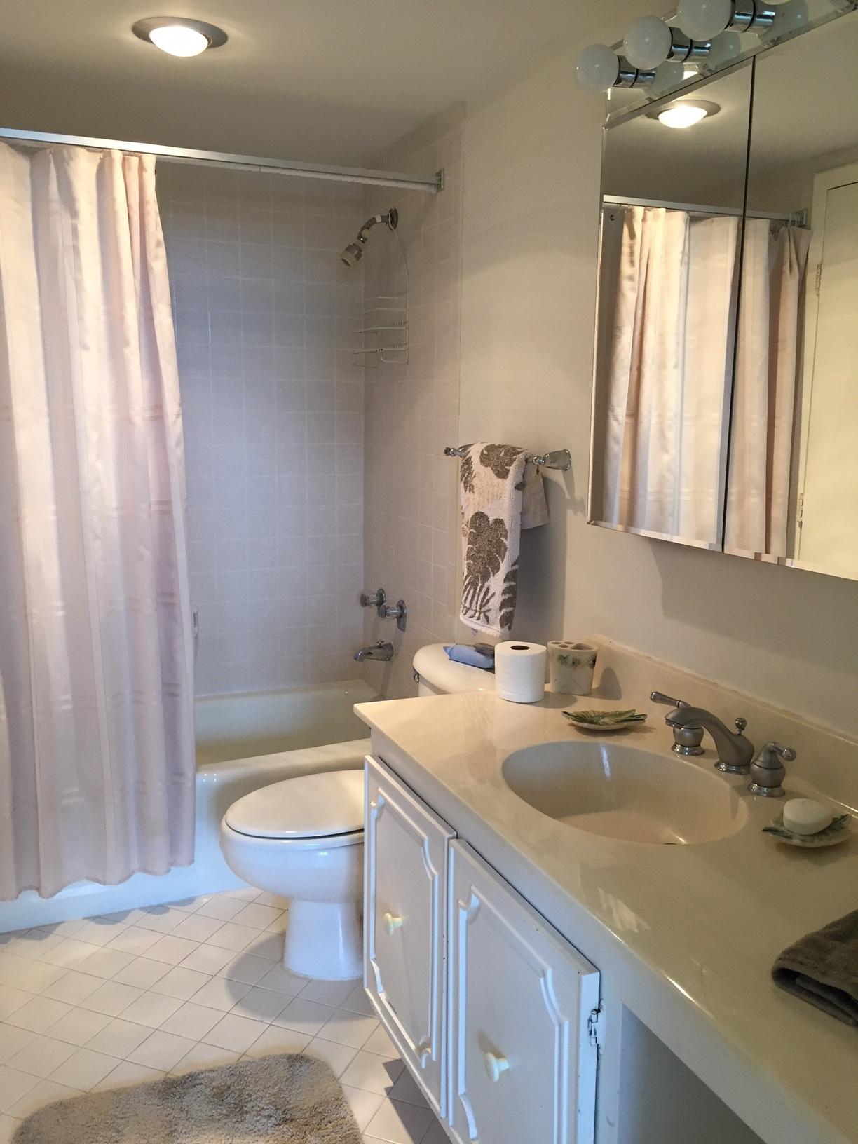 336 Golfview Road, Unit 406 North Palm Beach, FL 33408 - Photo 12 of 13 Golfview Bath
