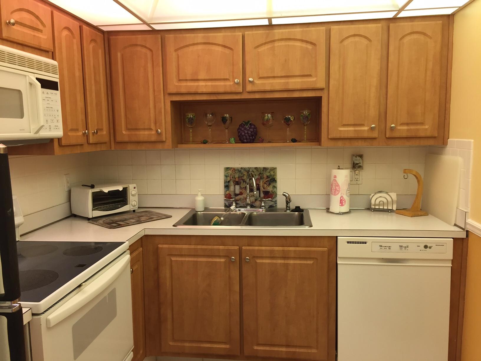 336 Golfview Road, Unit 406 North Palm Beach, FL 33408 - Photo 9 of 13 Golfview Kitchen