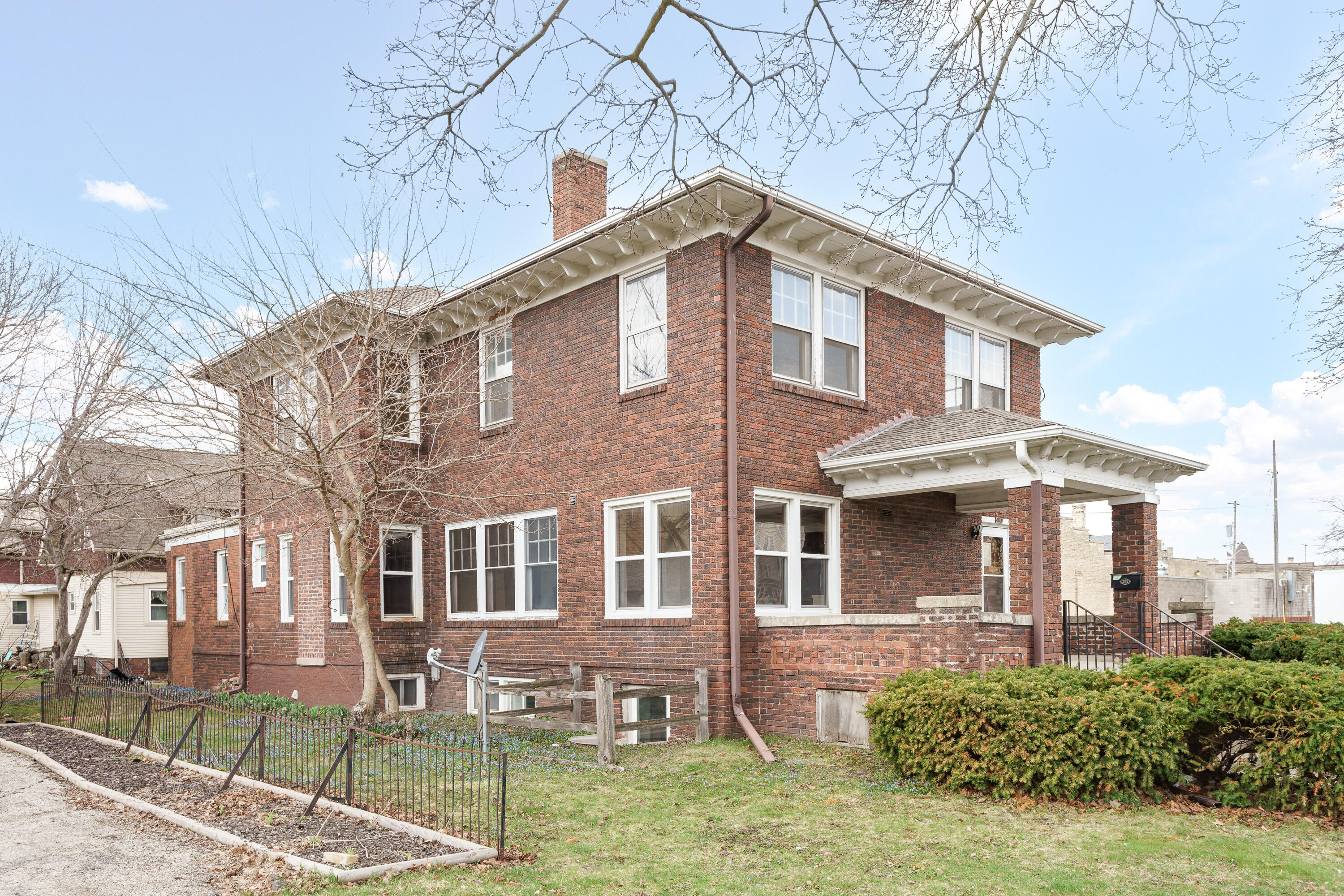 400 S 4th St