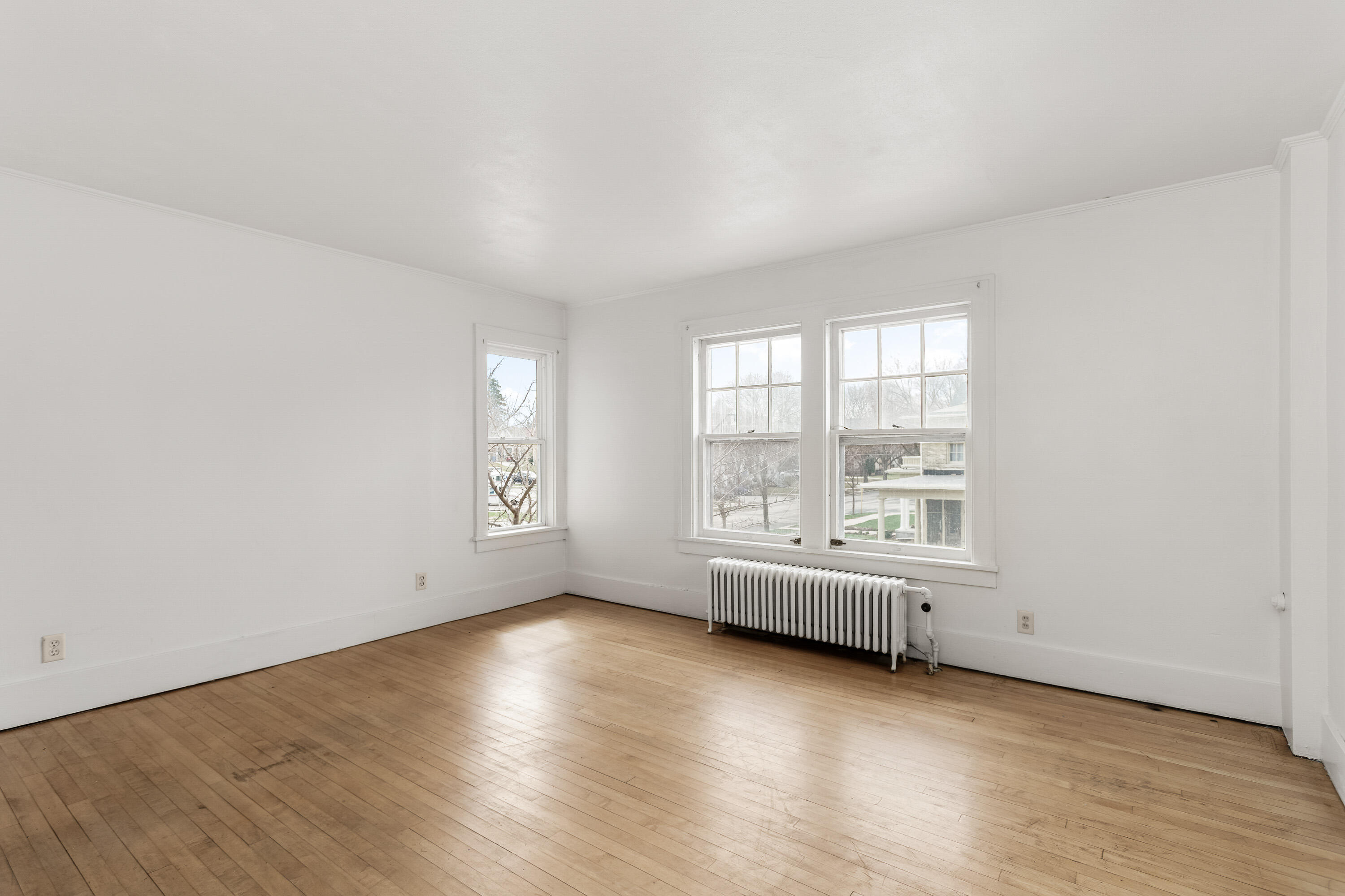 400 South 4th Street Watertown, WI 53094 - Photo 21 of 42 Living room, upper