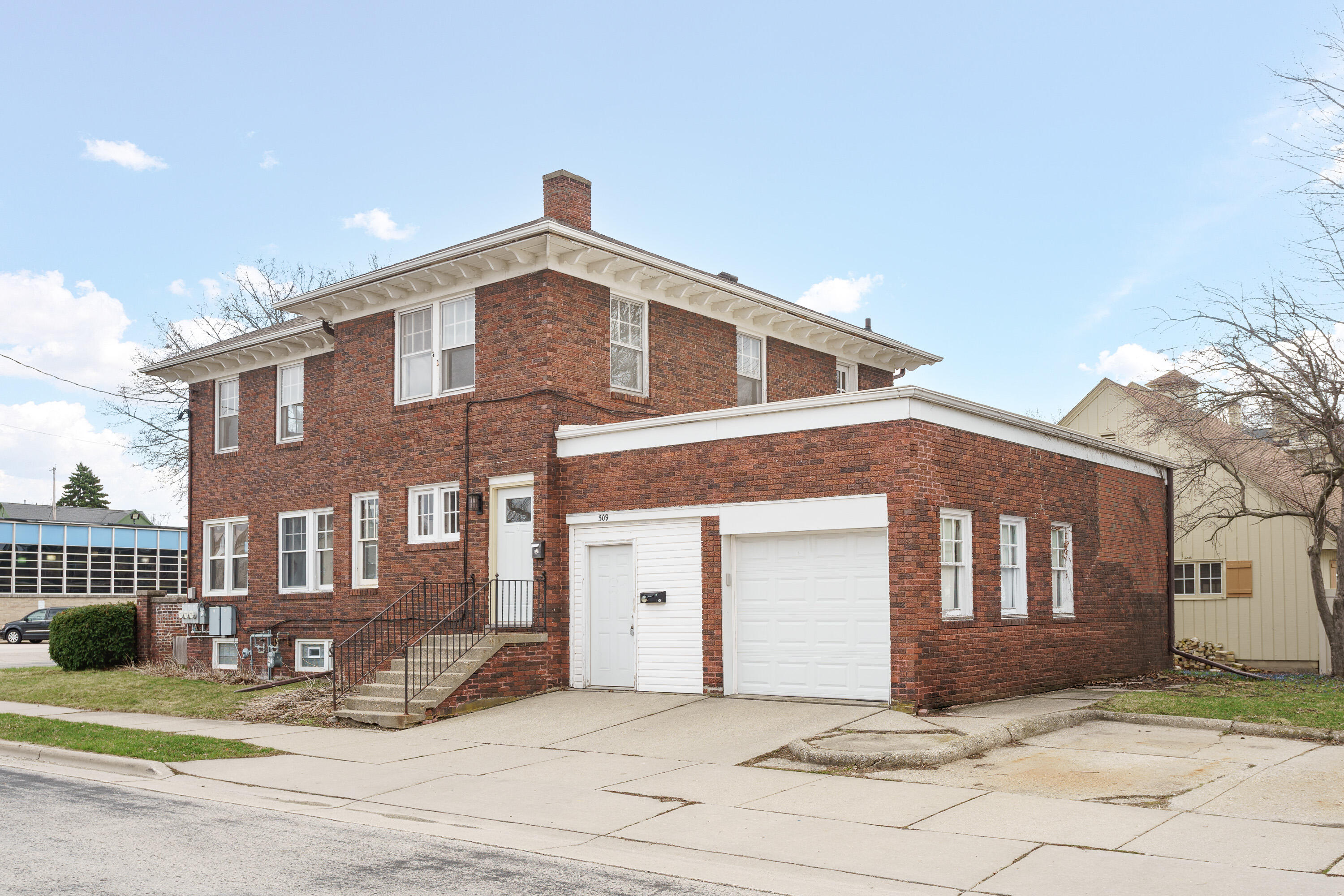 400 South 4th Street Watertown, WI 53094 - Photo 3 of 42 Attached garage & two parking spaces