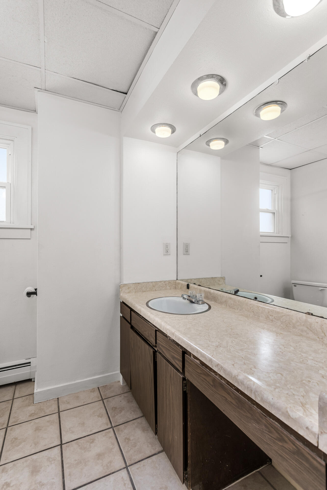 400 South 4th Street Watertown, WI 53094 - Photo 10 of 42 Full bath, main level