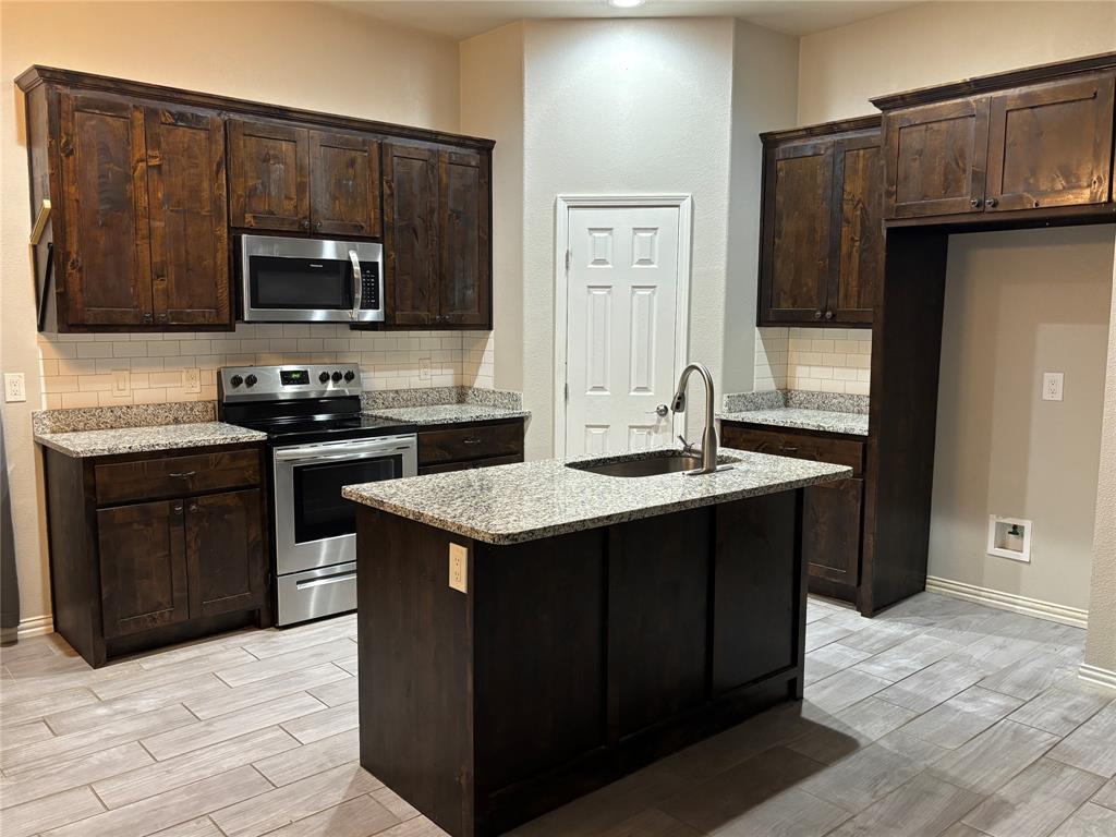 621 North Ave B Springtown, TX 76082 - Photo 9 of 26