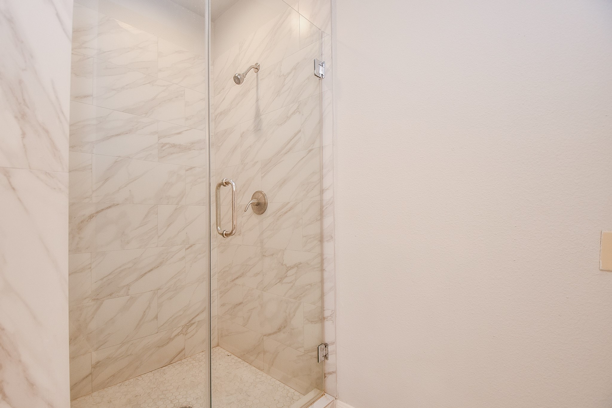 8085 El Mundo Street, Unit 8085 Houston, TX 77054 - Photo 16 of 32 a bathroom with a shower