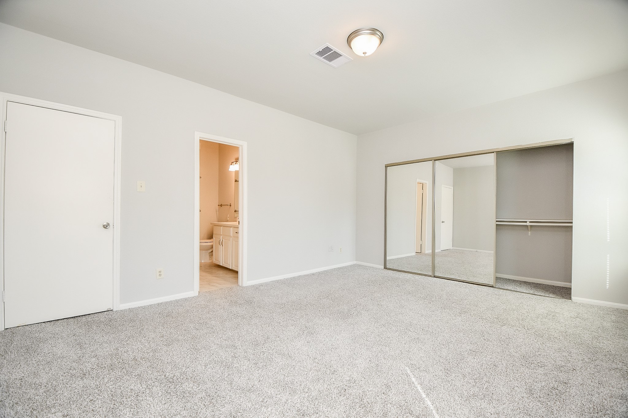 8085 El Mundo Street, Unit 8085 Houston, TX 77054 - Photo 17 of 32 an empty room with closet area