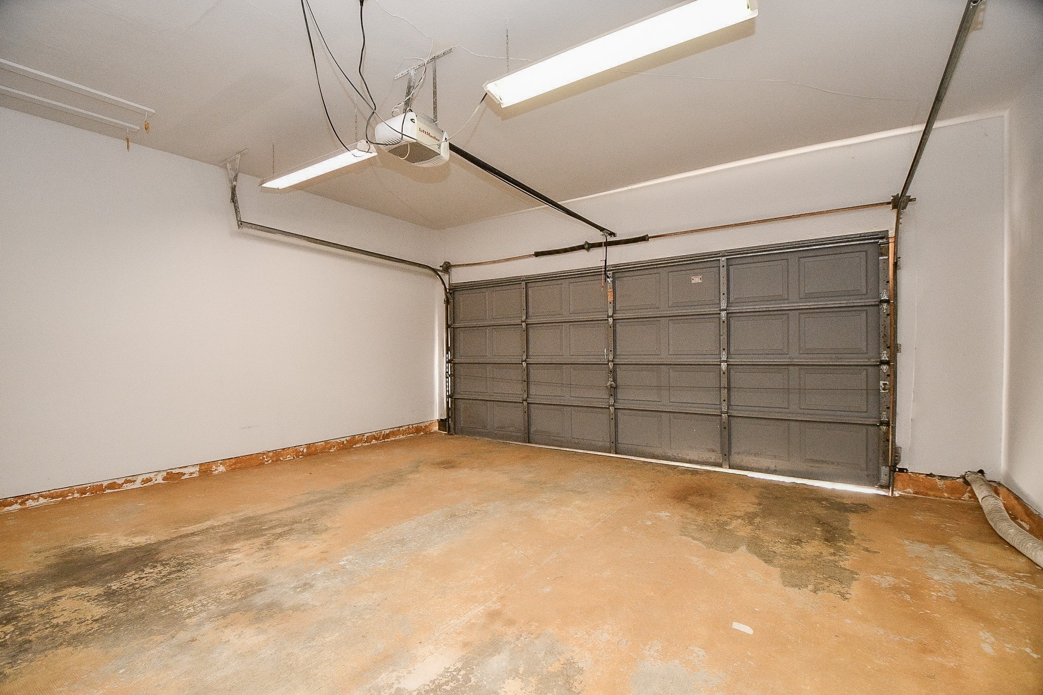 8085 El Mundo Street, Unit 8085 Houston, TX 77054 - Photo 26 of 32 a view of a garage