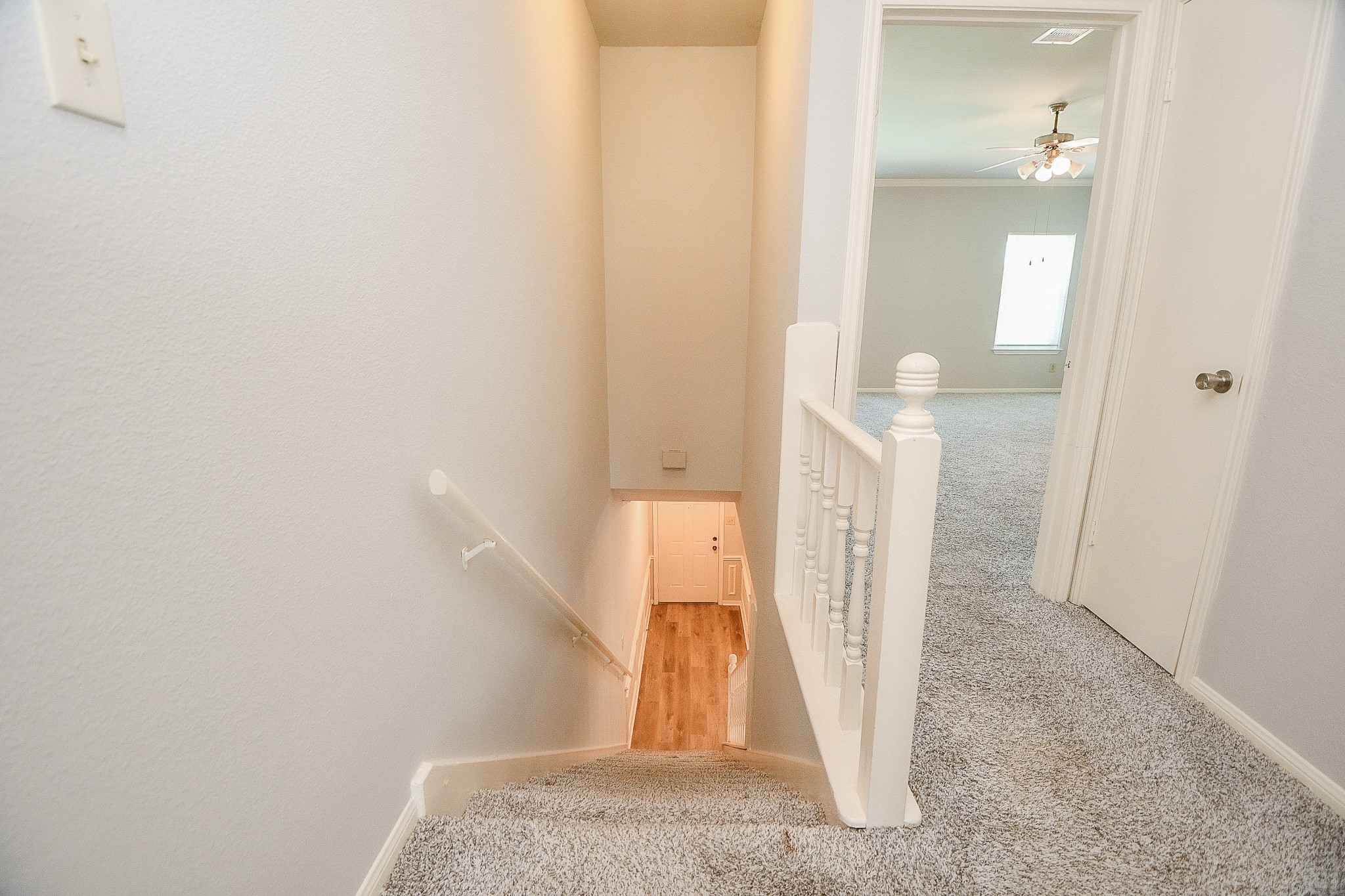 8085 El Mundo Street, Unit 8085 Houston, TX 77054 - Photo 10 of 32 an entryway with a mirror