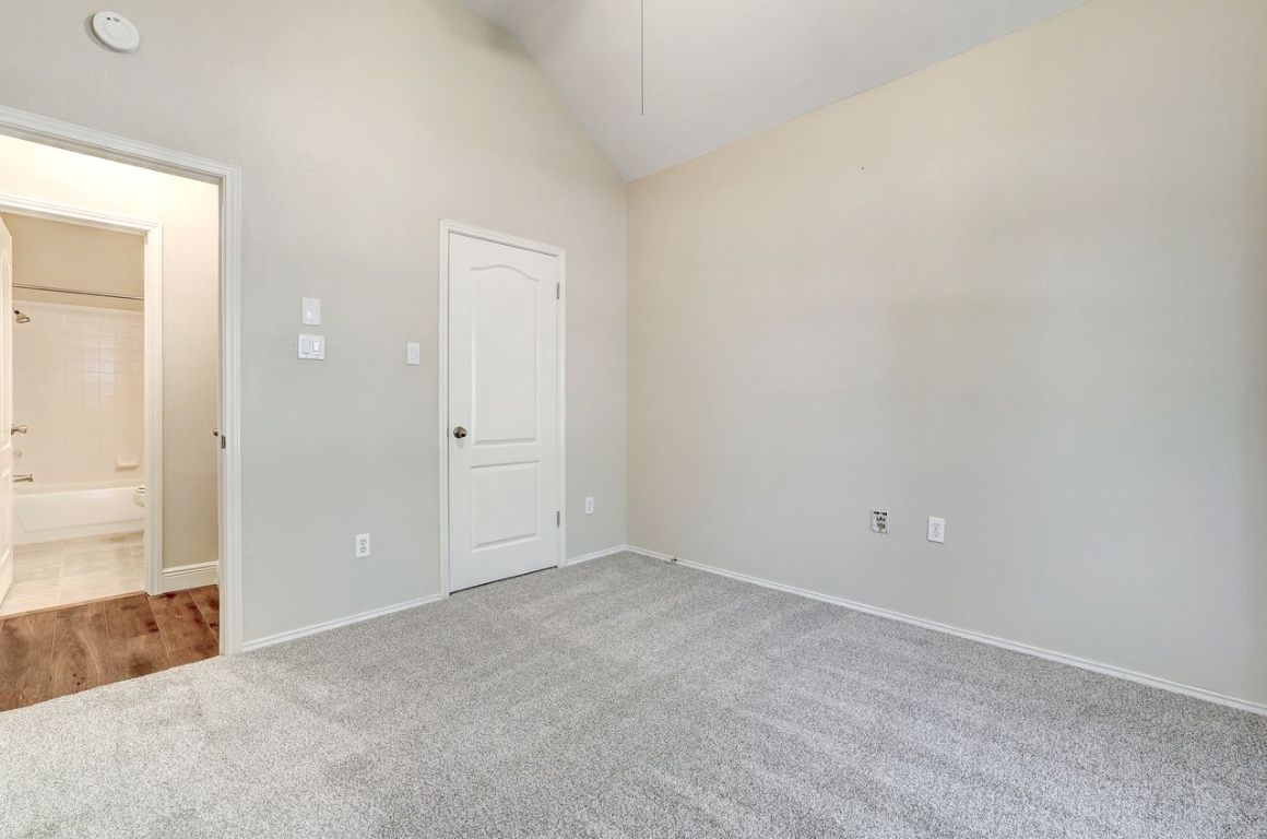 301 Rim Rock Drive Georgetown, TX 78628 - Photo 33 of 40 Spare room with healthy amount of natural light and recent carpet with private bathroom