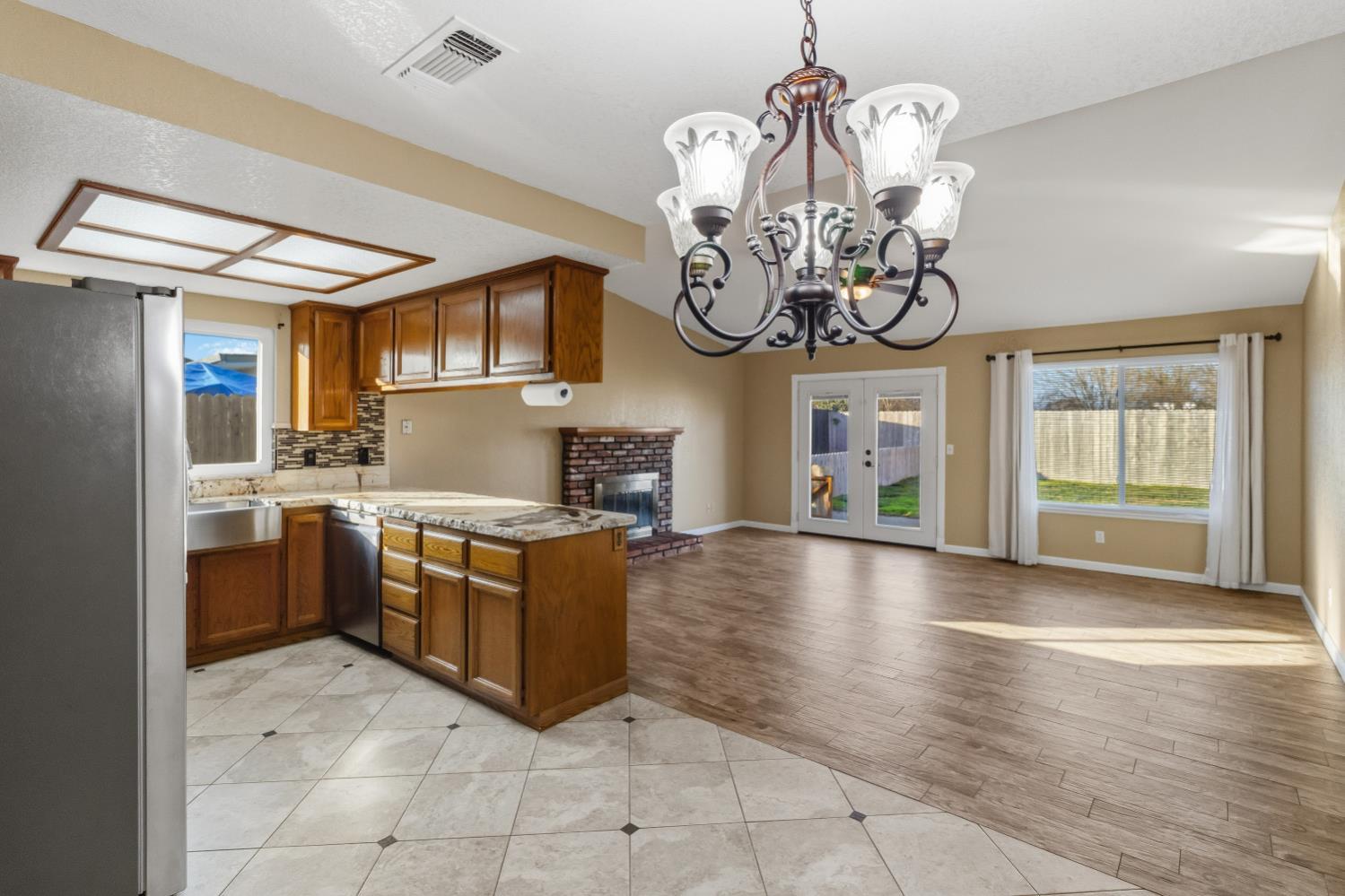 1565 Larry Street Olivehurst, CA 95961 - Photo 7 of 27