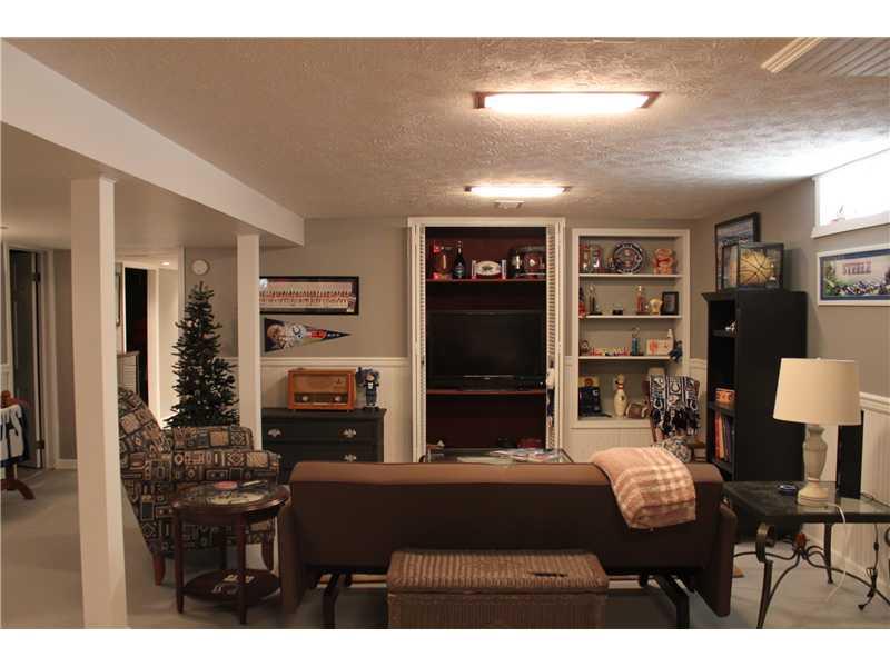 335 West Roberts Road Indianapolis, IN 46217 - Photo 16 of 18 Gallery Image 16