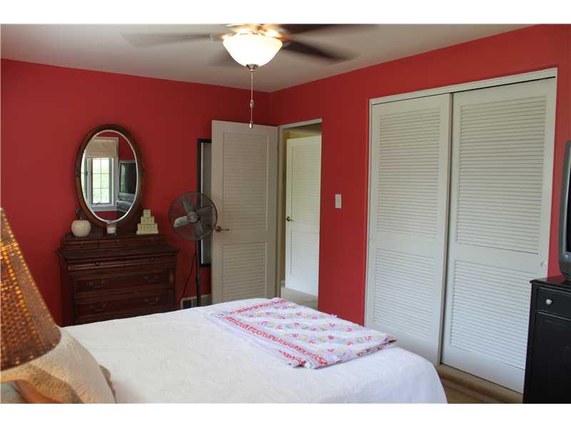 335 West Roberts Road Indianapolis, IN 46217 - Photo 10 of 18 Gallery Image 10