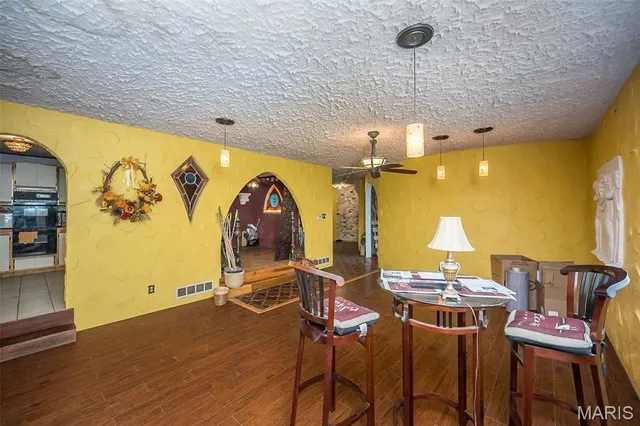 $450,000 | 235 Quindaro Drive, Florissant, MO 63034