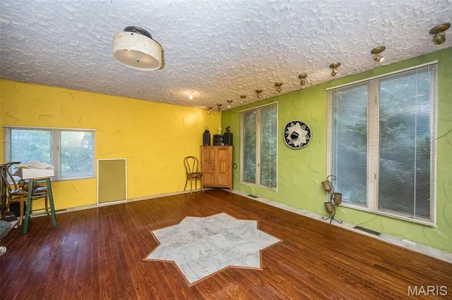 $450,000 | 235 Quindaro Drive, Florissant, MO 63034