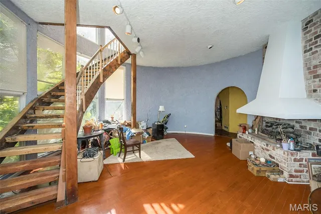 $450,000 | 235 Quindaro Drive, Florissant, MO 63034