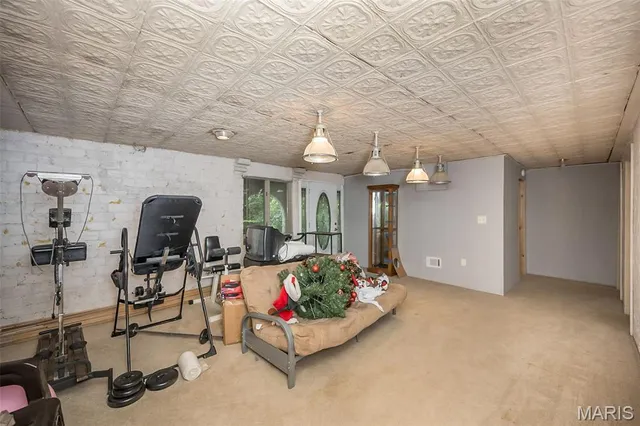 $450,000 | 235 Quindaro Drive, Florissant, MO 63034