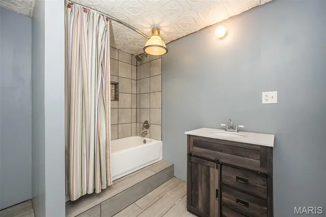 $450,000 | 235 Quindaro Drive, Florissant, MO 63034