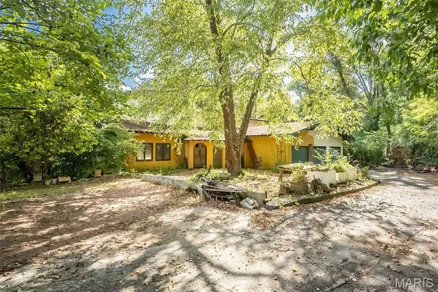 $450,000 | 235 Quindaro Drive, Florissant, MO 63034