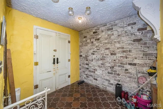 $450,000 | 235 Quindaro Drive, Florissant, MO 63034