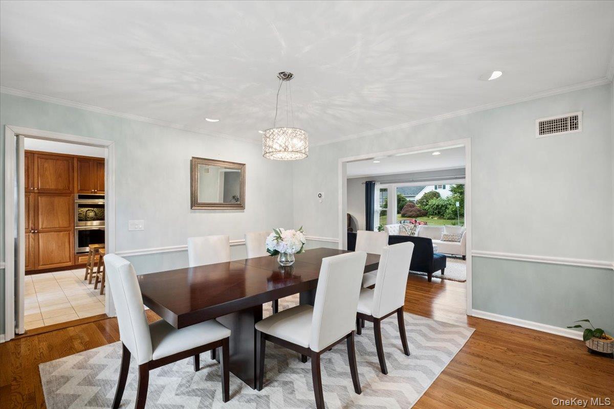 30 Stonehouse Road Scarsdale, NY 10583 - Photo 7 of 24 Spacious dining room with door to the covered patio.