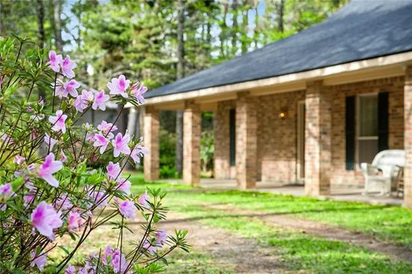 $580,000 | 33 Elizabeth Drive, Covington, LA 70435