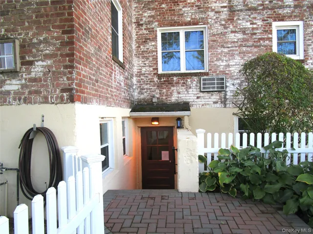 $338,000 | 43 North Forest Avenue, Unit C23, Rockville Centre, NY 11570