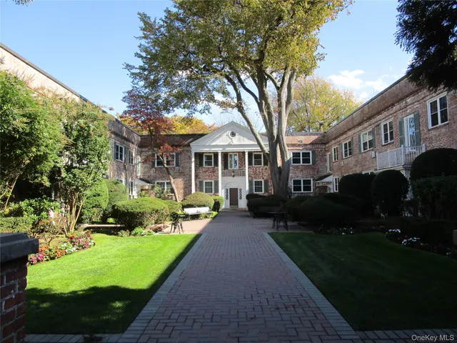 $338,000 | 43 North Forest Avenue, Unit C23, Rockville Centre, NY 11570
