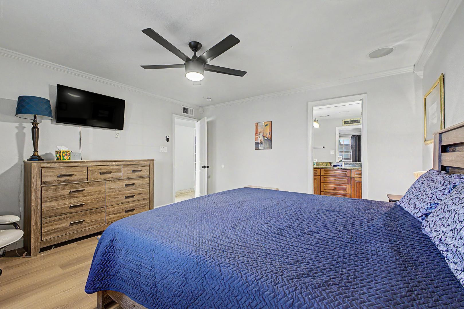 3346 East Cochise Road Phoenix, AZ 85028 - Photo 22 of 40 a bedroom with a bed and a flat screen tv