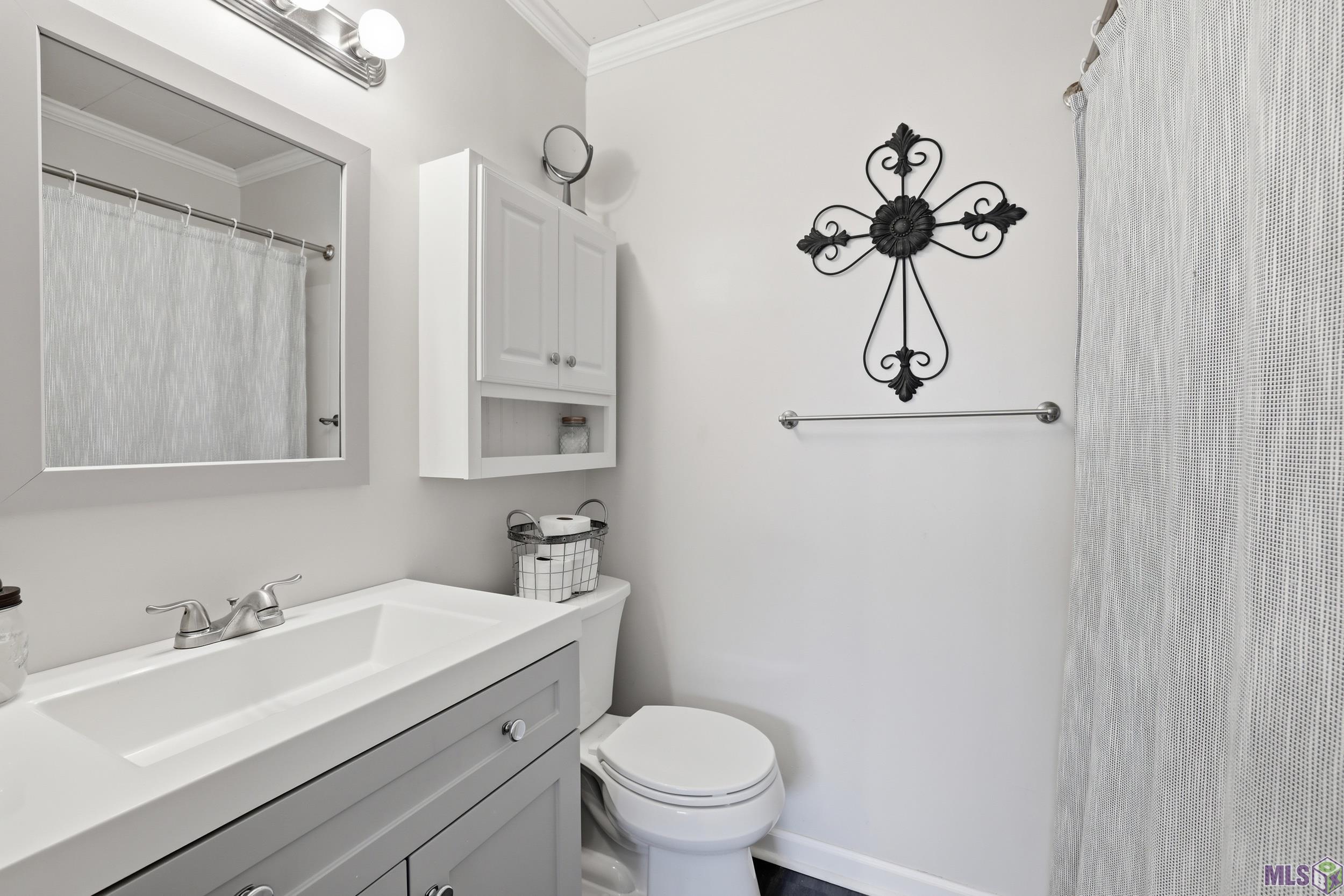 202 Hebert Street Berwick, LA 70342 - Photo 11 of 14 Master Bath
