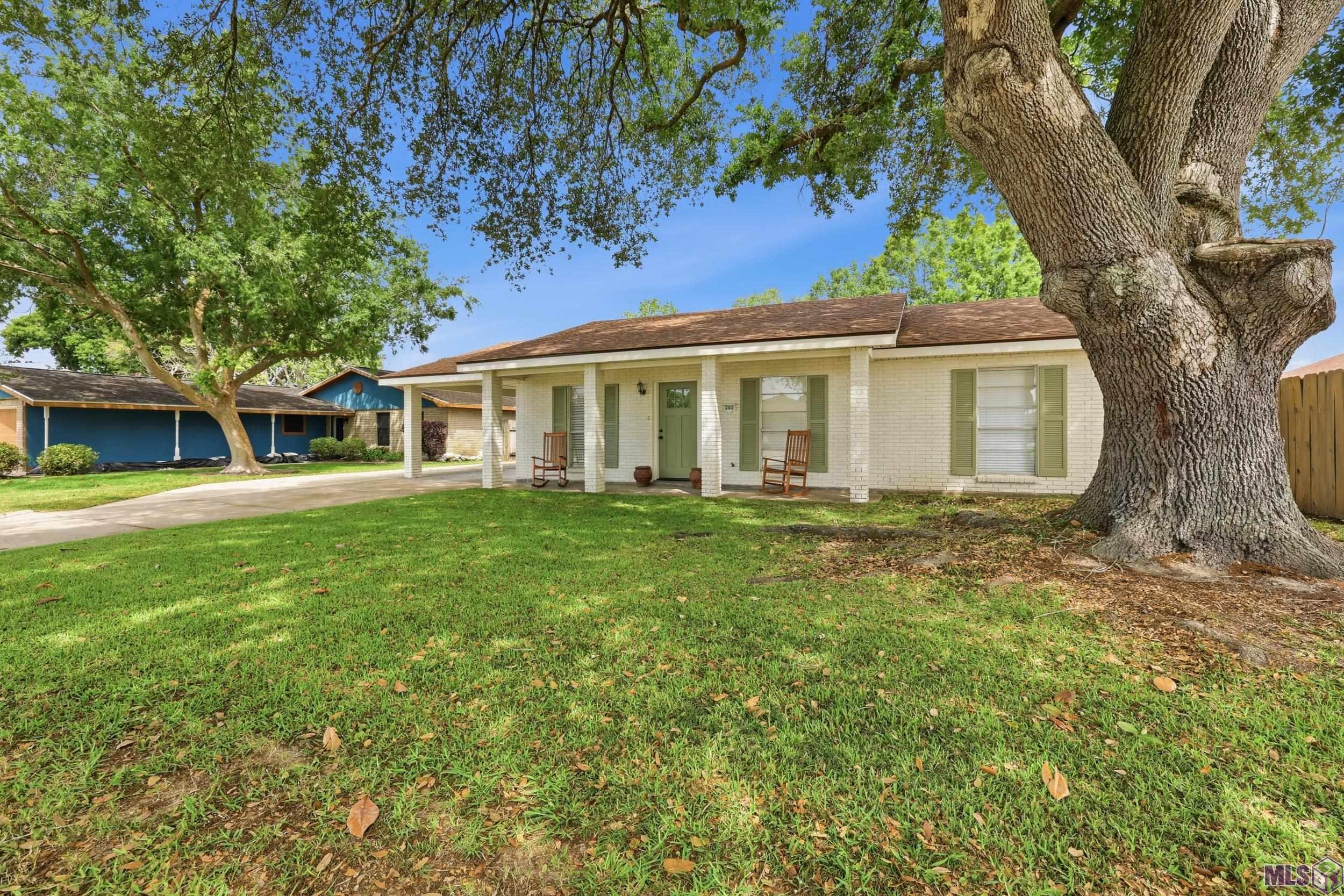 202 Hebert Street Berwick, LA 70342 - Photo 5 of 14 Front Side