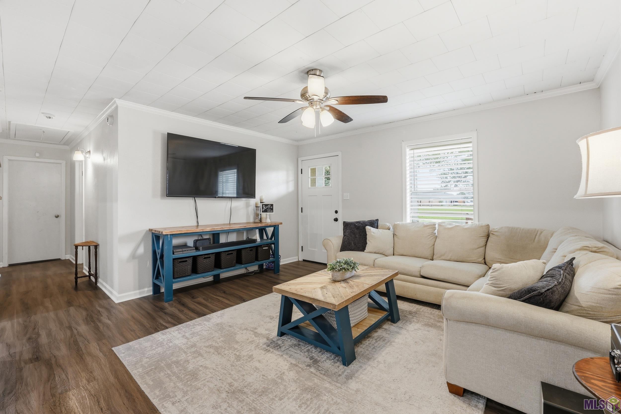 202 Hebert Street Berwick, LA 70342 - Photo 9 of 14 Living Room